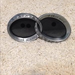 Interlocking rings wedding picture frame